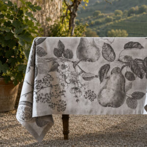Tovaglia in mistolino jacquard Frutta color nero su tavolo all'aperto con colline venete sullo sfondo — pere, rami e fiori in incisione botanica grigio scuro su fondo chiaro