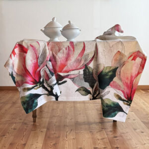 tovaglia con fiori di magnolia