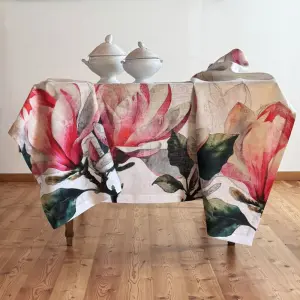 tovaglia con fiori di magnolia
